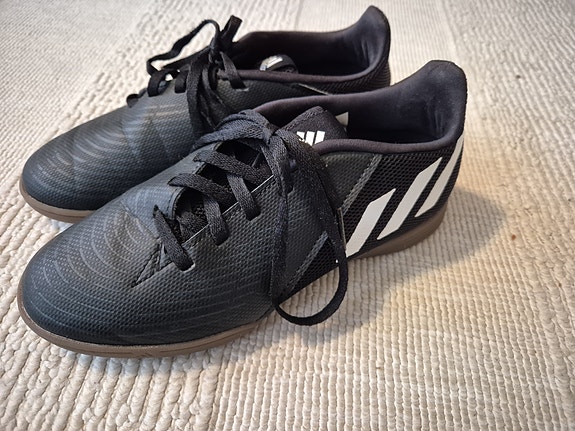 Adidas Predator futsal kengät, koko 35