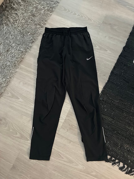 Nike Dri-Fit musta housut / urheiluhousut / ulkoiluhousut, koko XS
