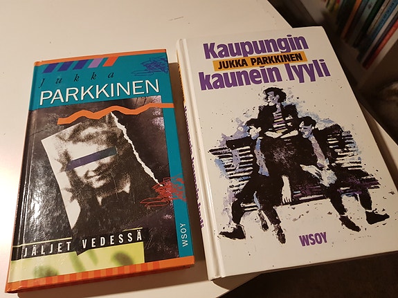 Karhukirjeitä Karvoselle.  Jukka Parkkinen.