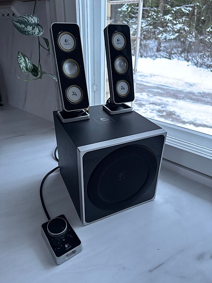 Logitech kaiutinjärjestelmä musta