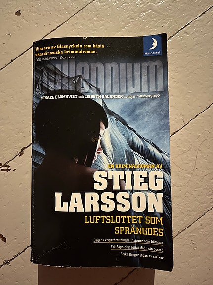 Stieg Larsson Luftslottet som sprängdes kirja