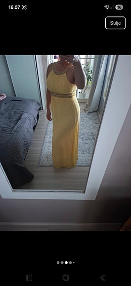 Keltainen juhlamekko