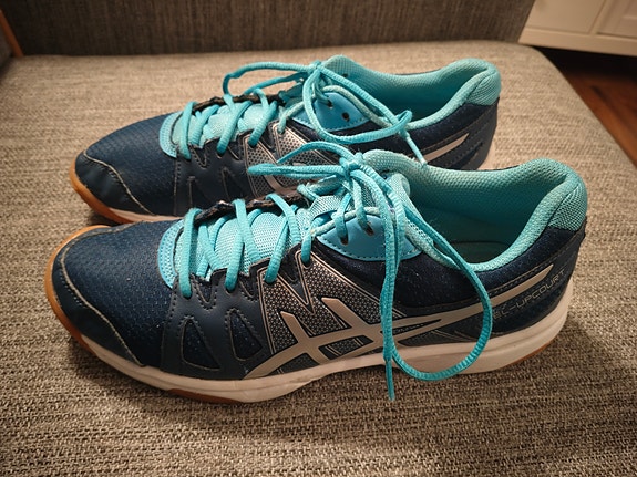 Asicsin sisäpelikengät, koko 40/25,5cm