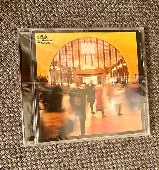 Juha Tapio Elävien maassa CD