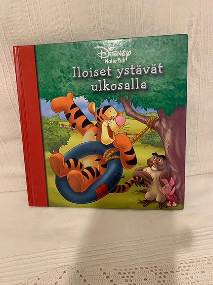 Disney Nalle Puh Iloiset ystävät ulkosalla lastenkirja