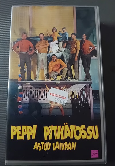 VHS kasetti,  Peppi Pitkätossu astuu laivaan