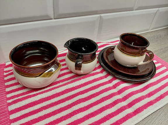 Retro astiat kahvi/teekattaus, Kerman savi, käyttämätön