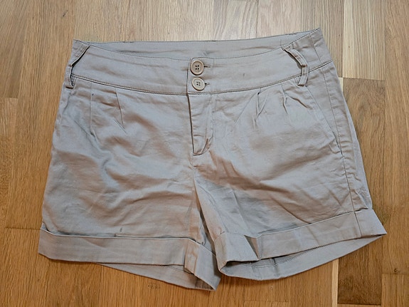 VILA naisten beiget shortsit S