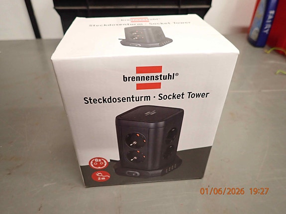 Brennenstuhl pistorasiatorni USB-pistokkeilla