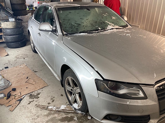 Audi A4 Sedan B8 2011 osia