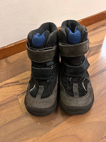 Ecco vedenpitävät talvikengät koko 28