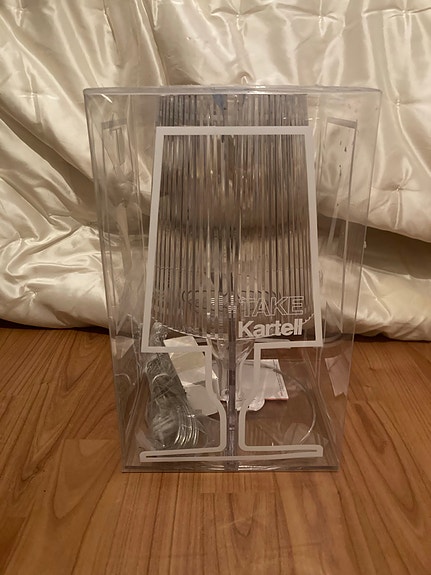 Kartell pöytävalaisin