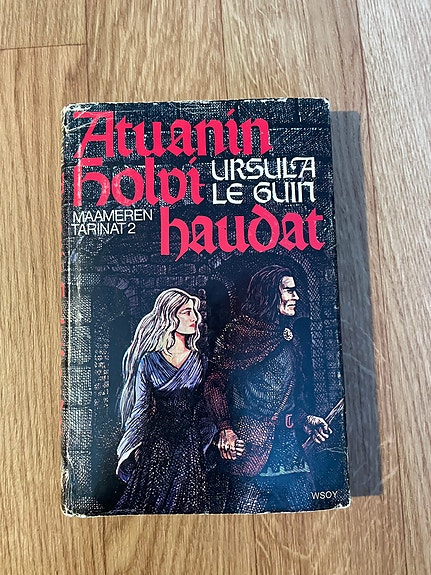 Ursula Le Guin: Atuanin holvihaudat- Maameren tarinat 2