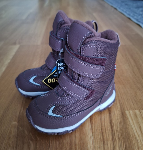 Uudet Viking GoreTex talvikengät 23