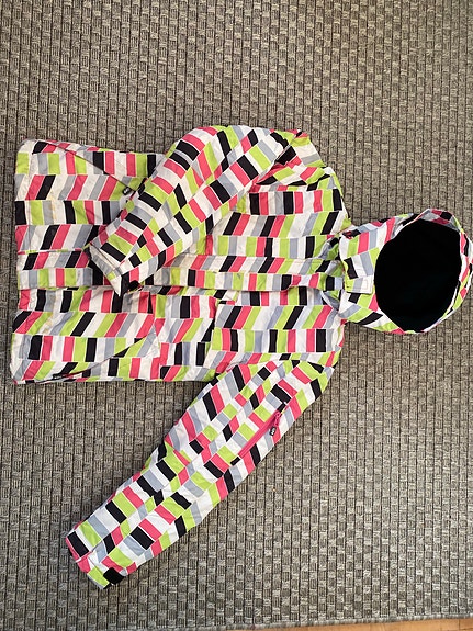 Tyttöjen toppatakki/laskettelutakki 146 cm