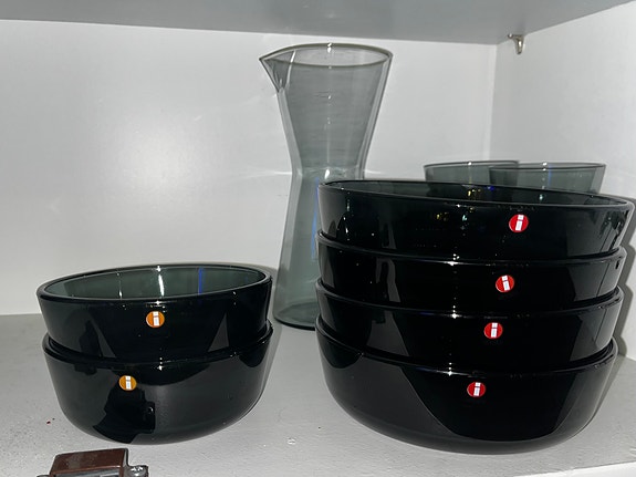 Iittala musta kulho 4+2 kpl