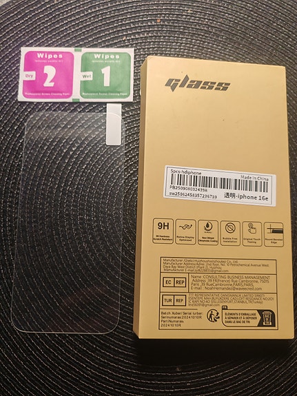 iPhone 16e panssarilasi