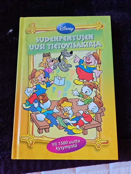 Aku Ankka Sudenpentujen uusi tietovisa kirja