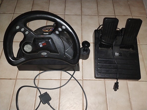 Mad Catz Racing Ratti ja polkimet