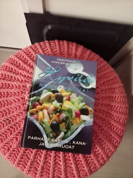 Hyvää ruokahalua kirja