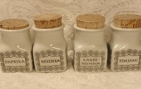 Maustepurkkeja