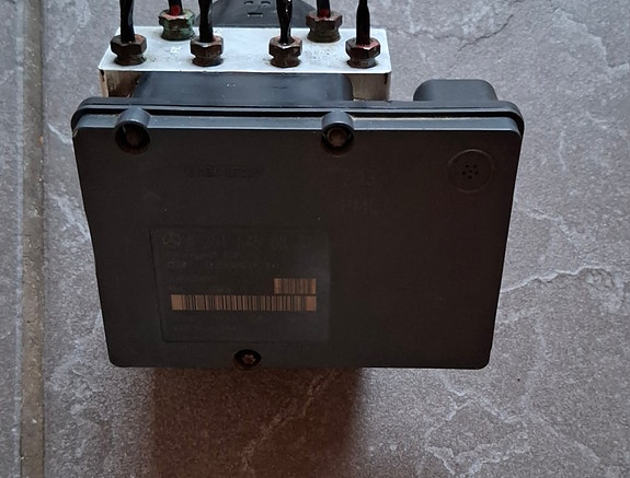 ML , GL , R  W164 Abs pumppu / hydraulikoneisto