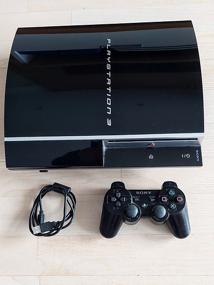 PS3-pelikonsoli peleineen