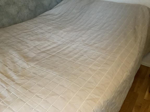 Beige päiväpeitto