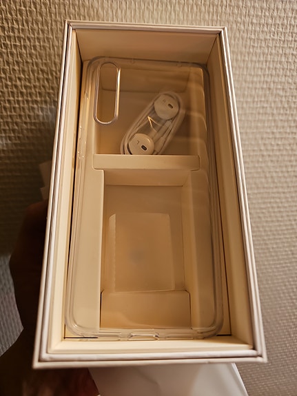 Huawei P20 Pro kuulokkeet ja kotelo