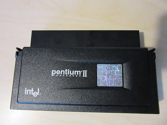 Pentium II 233 prosessori +jäähdytysripa