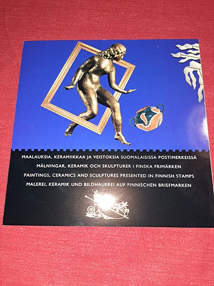 Maalauksia, keramiikkaa ja veistoksia suomalaisissa postimerkeissä.