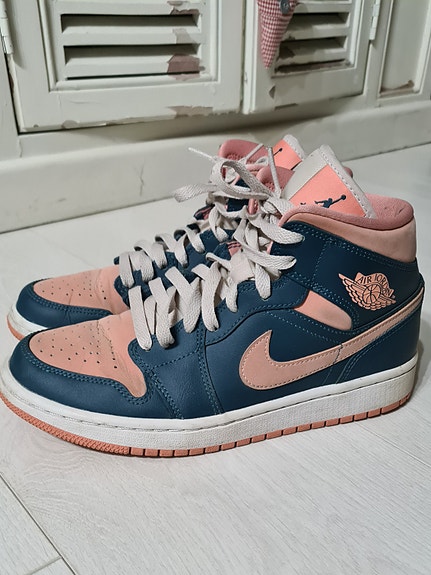 Nike jordan 1 mid kengät 39