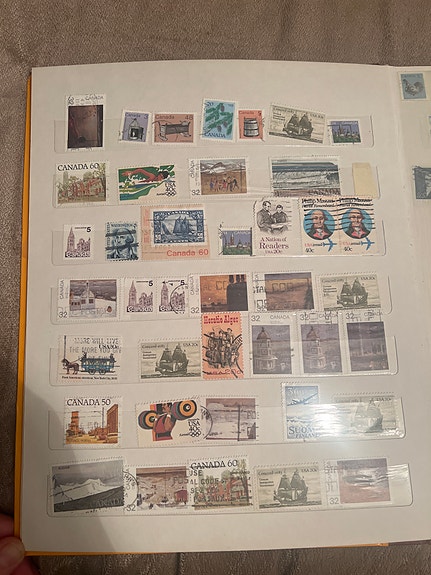 Postimerkkikokoelma – Suomi, Kanada, USA ja muita maita