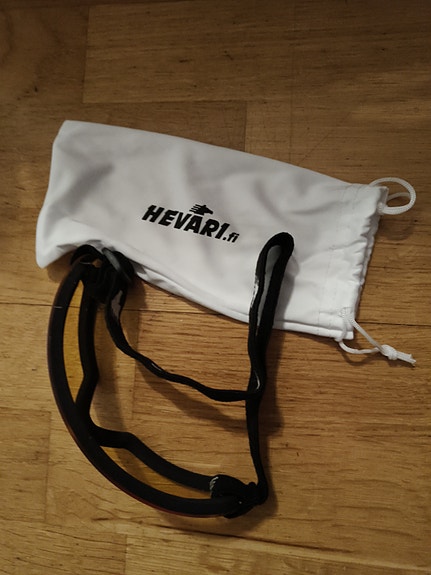 Hevaria urheilulasit kantopussilla