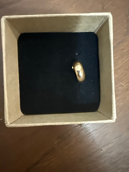 Kultainen ear cuff