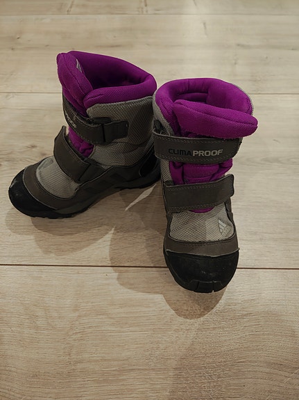 Adidas talvikengät koko 28