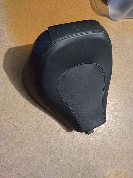 Harley-Davidson Rocker penkki, käyttämätön, lisäosalla