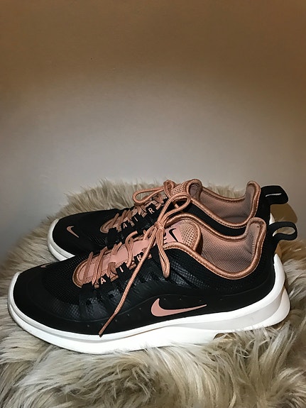 Naisten Nike Air Max Axis -lenkkarit EUR 38