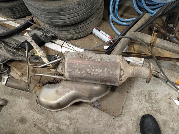 Volvo V70 diesel hiukkassuodatin tyhjennetty