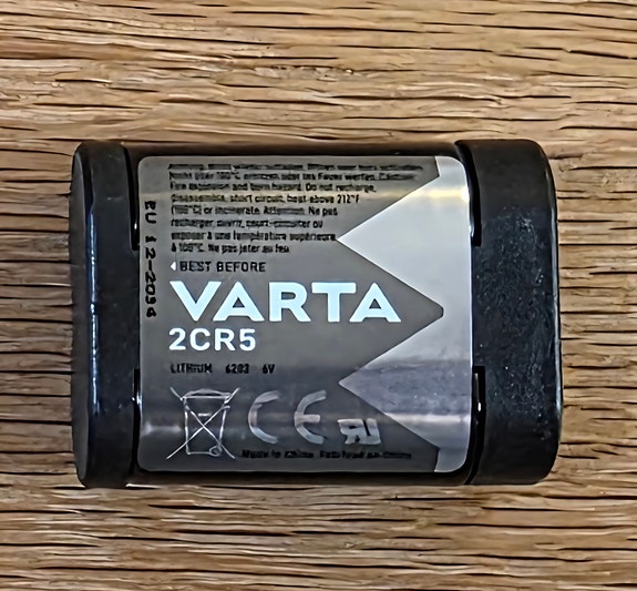 Käyttämätön Varta 2CR5 - paristo