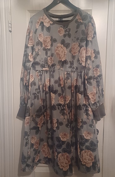 Ommellinen mekko XXL