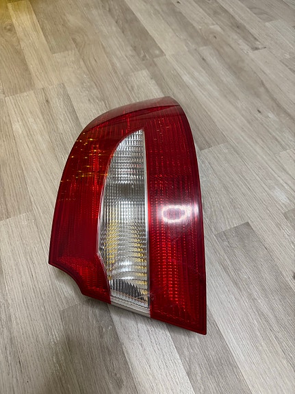 Skoda Superb II rear tail light for sale / Myydään Škoda Superb II takavalo