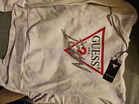 Guess-huppari