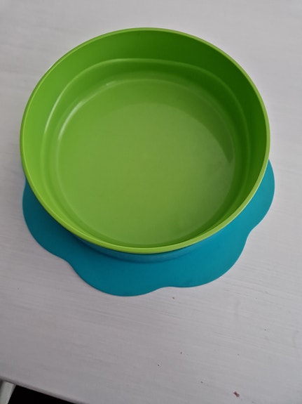 Tupperware lasten lautanen kannella