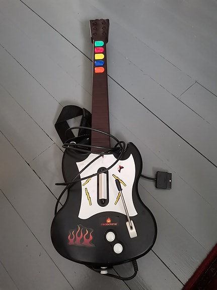 Guitar hero 1 kitara playstation 2 / pc