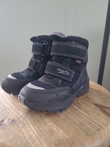 Hyväkuntoiset Superfit talvikengät 29