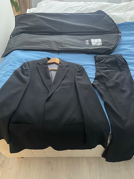 Hugo boss puku, koko M/48