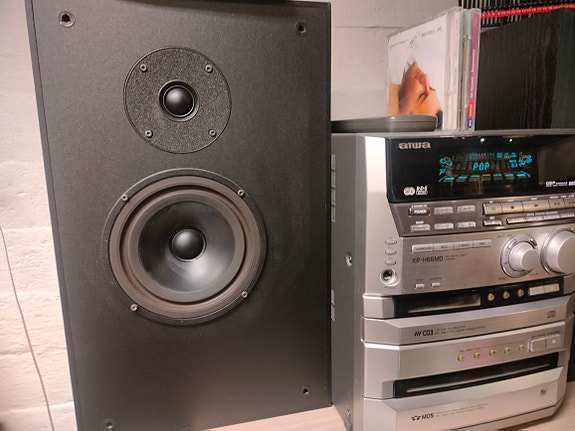 Acoustics 2-tie kaiuttimet.