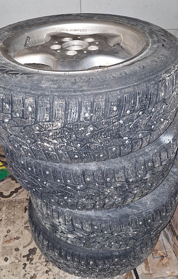 Nokian Hakkapeliitta Renkaat vanteilla 195/65 R15 ET37
