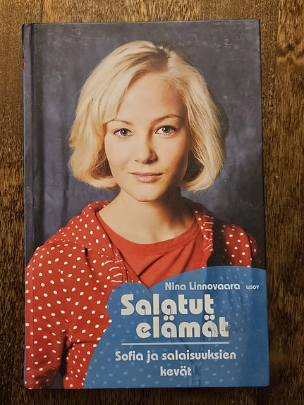 Salatut elämät kirja